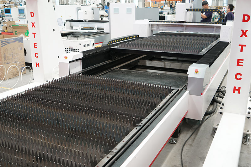 Fiber-Laser-Cutting-Machine-3