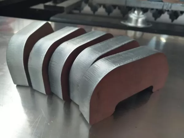 Fiber laser cutting machine cutting thick plates1