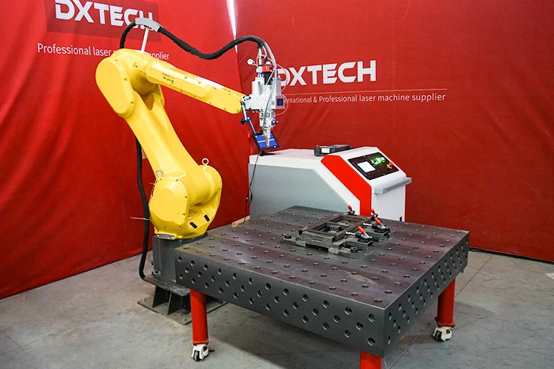 El último modelo de 6000W RW18 Robot industrial de soldadura láser de 6 ejes automático2