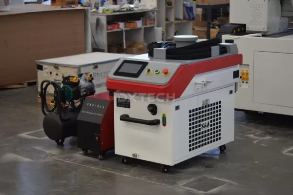 Mini máquina de soldadura láser 4 en 1 exportada a Italia