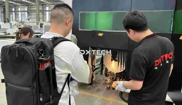 Clientes de Singapur visitan la fábrica de dxtech1